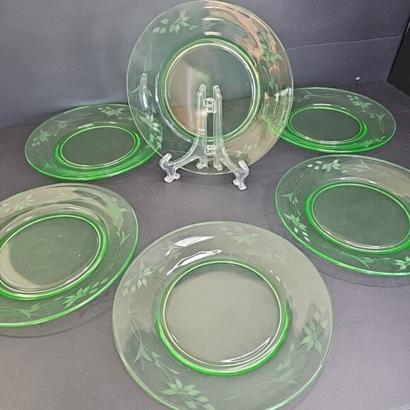 Uranium Glass Plates 6pcs 7.5in Etched Flowers Depression Glass. Geiger Tested. - Picture 3 of 10